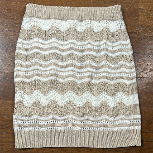 Beautiful ANTHROPOLOGIE crochet knit sweater skirt size medium - Picture 4 of 8